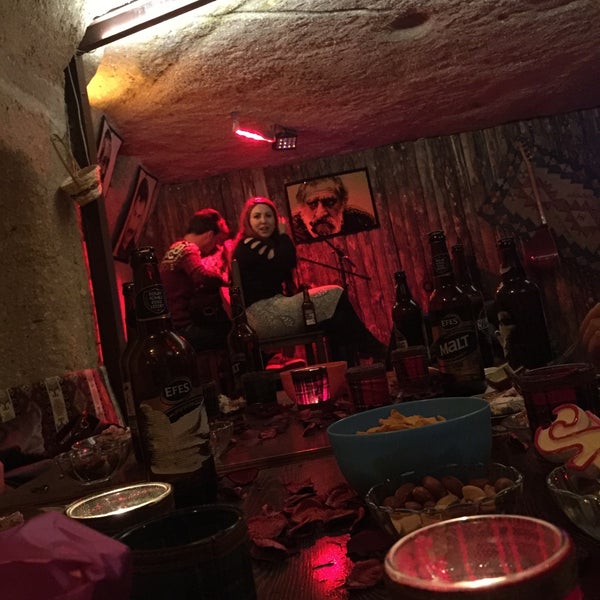 1/26/2016 tarihinde Söylem B.ziyaretçi tarafından Karaf Cafe &amp; Bar'de çekilen fotoğraf