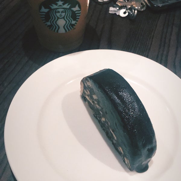 รูปภาพถ่ายที่ Starbucks (ستاربكس) โดย Seb เมื่อ 7/4/2018