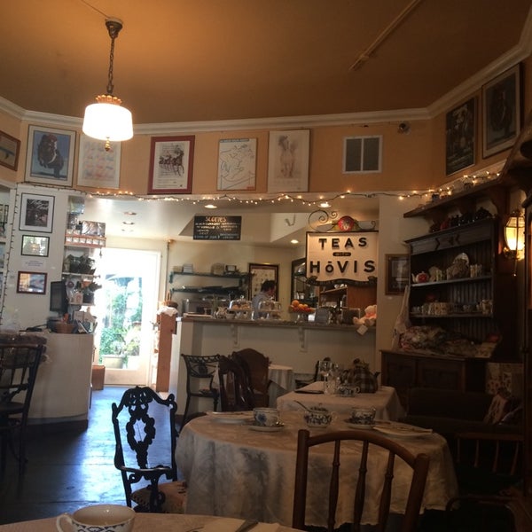 10/29/2014 tarihinde Laura J.ziyaretçi tarafından Tal-Y-Tara Tea &amp; Polo Shoppe'de çekilen fotoğraf