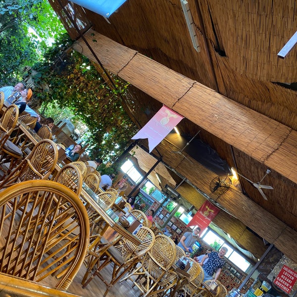 รูปภาพถ่ายที่ Madalyalı Restaurant โดย Orhan D. เมื่อ 6/25/2021