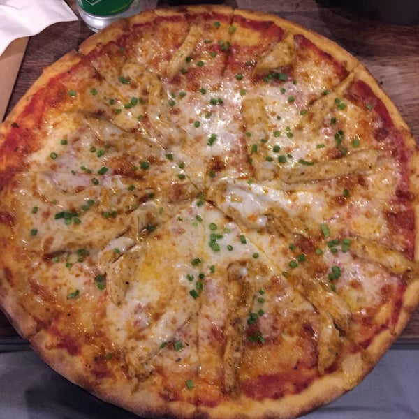Foto scattata a Pomidori Pizzeria da Burak O. il 2/1/2019