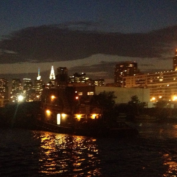 Foto tomada en North Brooklyn Boat Club  por Jen C. el 5/30/2013