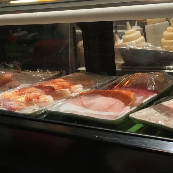 Снимок сделан в Yummy Grill &amp; Sushi пользователем Mikee J. 12/24/2015