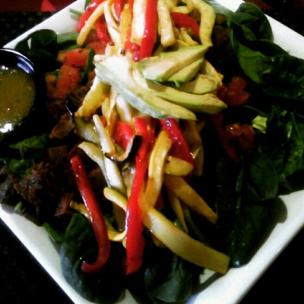 Me had the Phil's Paleo ...grass fed beef, baby spinach, romaine, tomatoes, avocado, shaka salsa for $9.95.