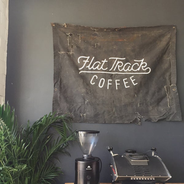 10/16/2016 tarihinde Kailey T.ziyaretçi tarafından Flat Track Coffee'de çekilen fotoğraf