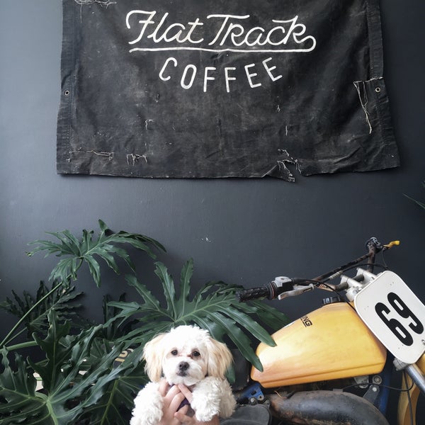 Foto tirada no(a) Flat Track Coffee por Kailey T. em 5/8/2017