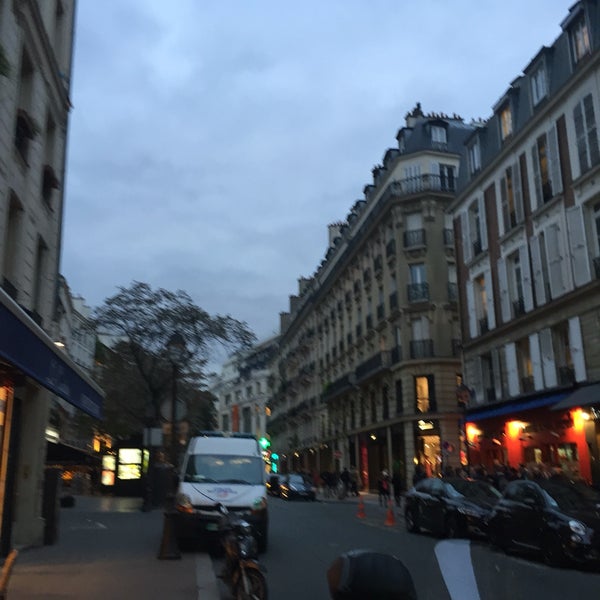 Rue des Archives HôteldeVille Rue des Archives