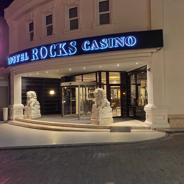 Photo prise au Rocks Hotel &amp; Casino par Hüseyin U. le9/25/2022