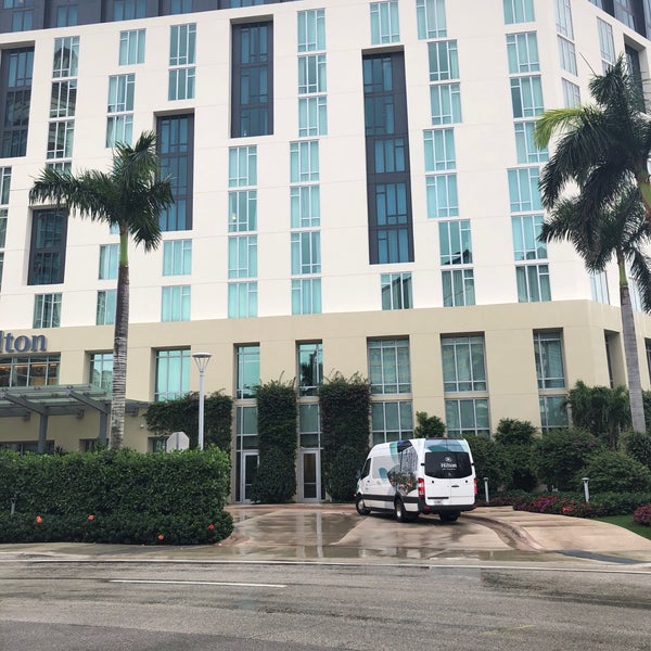 Foto tirada no(a) Hilton West Palm Beach por James E. em 4/23/2018