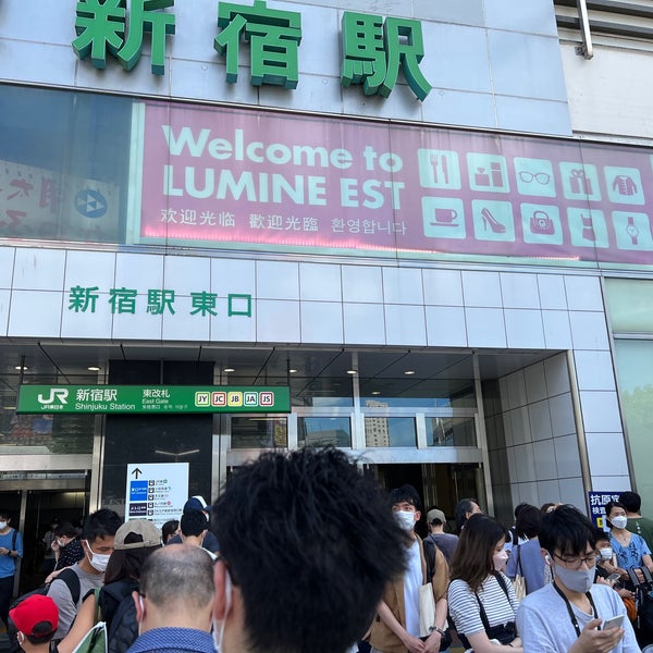 新宿駅東口広場 2 Tips From 348 Visitors