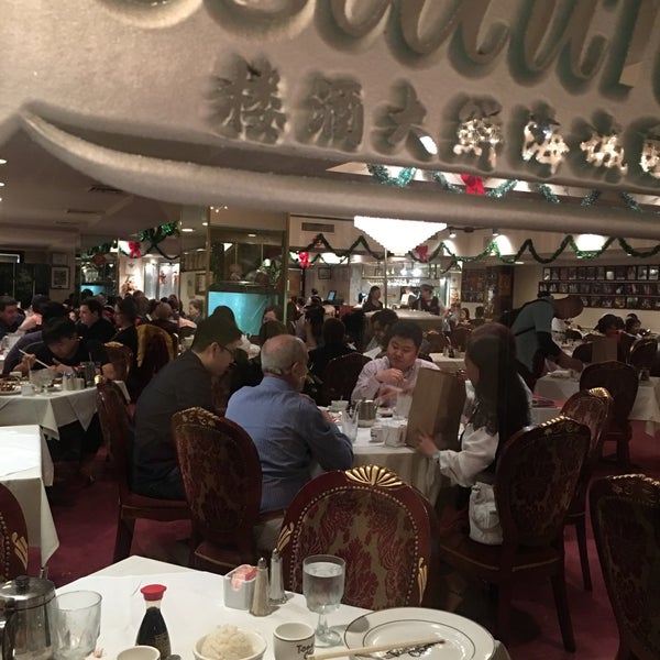 Photo taken at Tony Cheng&#39;s Restaurant by Doris T. on 12/24/2015