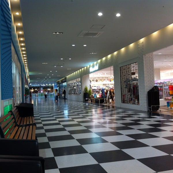 ブルメール舞多聞 神戸市のショッピングモール