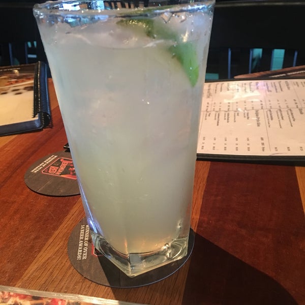 Photo taken at BJ&#39;s Restaurant &amp; Brewhouse by Memo G. on 6/24/2019