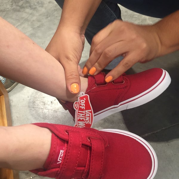 Vans Colonia Primero de Mayo Plaza Altabrisa