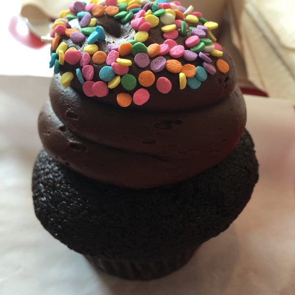 Foto tirada no(a) The Chocolate Moose Bakery &amp; Cafe por Alan J. em 3/14/2015
