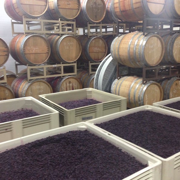 10/6/2013 tarihinde Andrew Vino50 Winesziyaretçi tarafından San Pasqual Winery Tasting Room'de çekilen fotoğraf