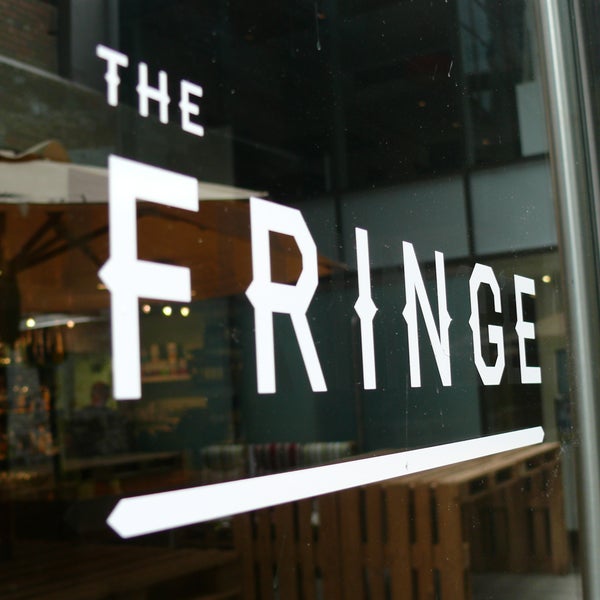 9/30/2014 tarihinde The Fringe Bar &amp; Pizzaziyaretçi tarafından The Fringe Bar &amp; Pizza'de çekilen fotoğraf