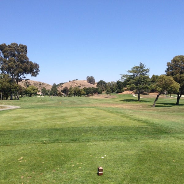 รูปภาพถ่ายที่ Peacock Gap Golf Club โดย Stephen R. เมื่อ 8/20/2013