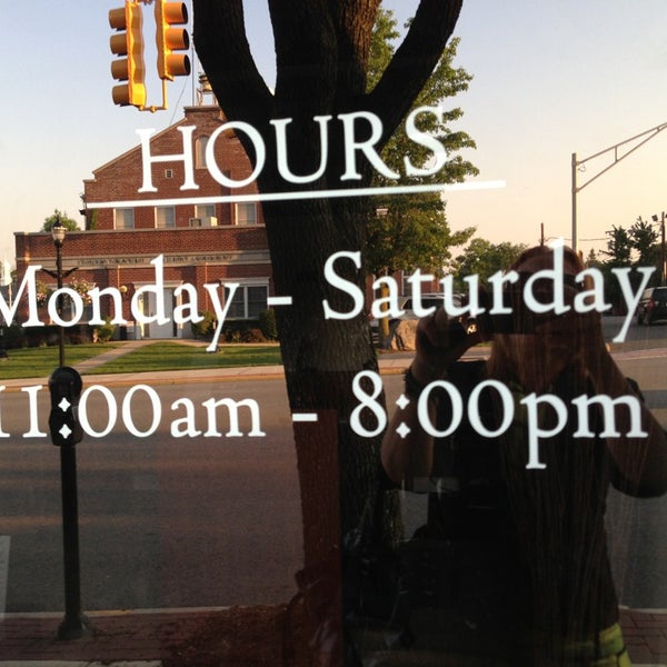 I confirmed appt for 7pm, called on way left message - arrived and place was closed!!!!!see pic shows hours are till 8pm