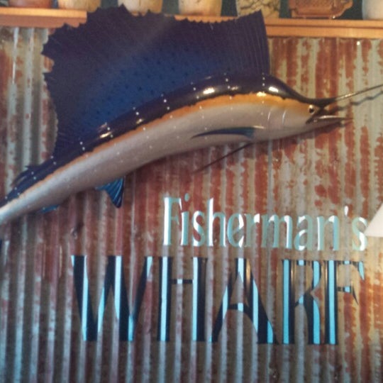 Foto tomada en Fisherman&#39;s Wharf Seafood and Steakhouse  por Lisa C. el 6/12/2014