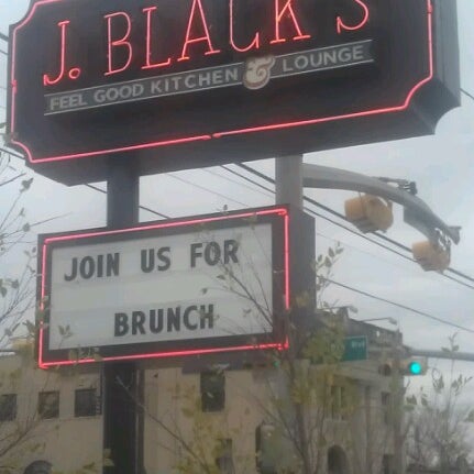 Foto tirada no(a) J. Black&#39;s Feel Good Kitchen &amp; Lounge por Lisa C. em 2/10/2013