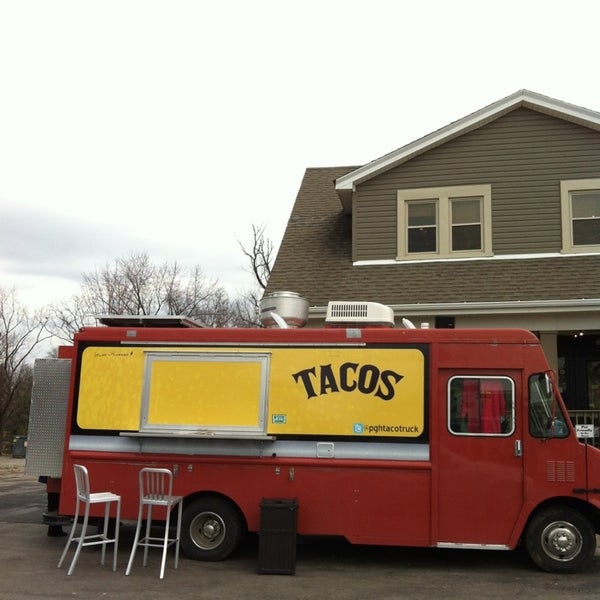 รูปภาพถ่ายที่ PGH Taco Truck โดย Craig B. เมื่อ 2/15/2013