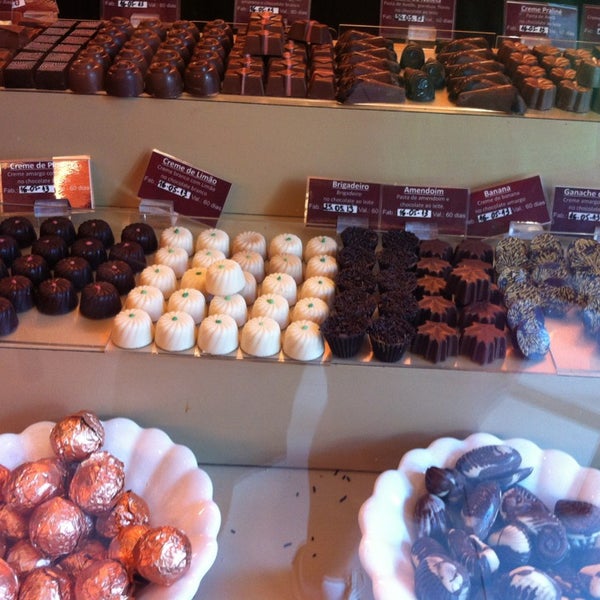 รูปภาพถ่ายที่ Chez Bonbon Chocolates Gourmet โดย Paulo B. เมื่อ 5/25/2013