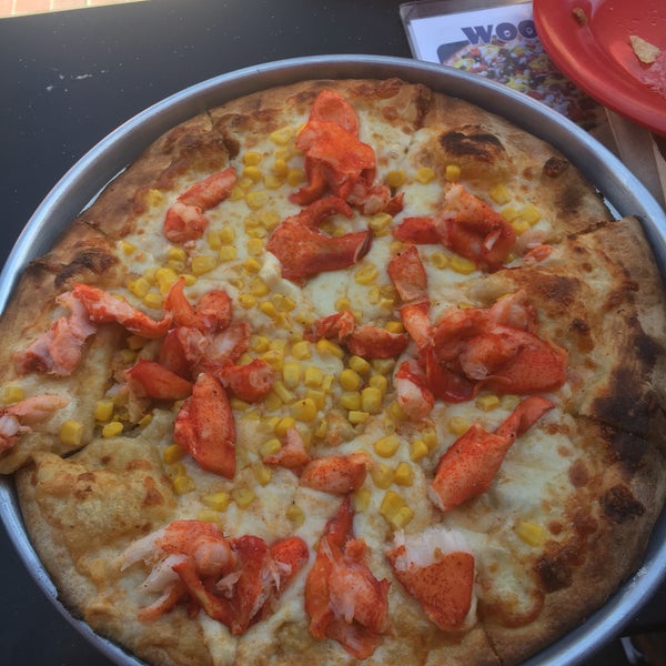 Lobster pizza, OMG, delicious 😋