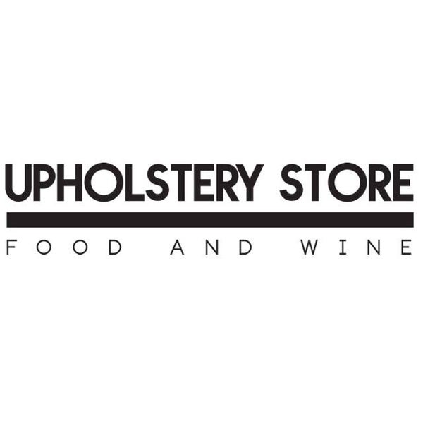10/1/2014 tarihinde Upholstery Store: Food and Wineziyaretçi tarafından Upholstery Store: Food and Wine'de çekilen fotoğraf