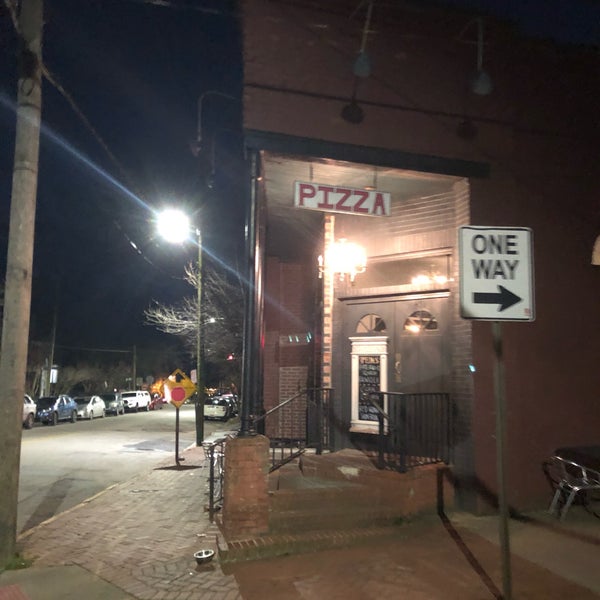 Photo prise au Grant Central Pizza &amp; Pasta par Carlton M. le2/1/2019