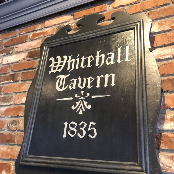 รูปภาพถ่ายที่ Whitehall Tavern โดย Carlton M. เมื่อ 3/20/2019