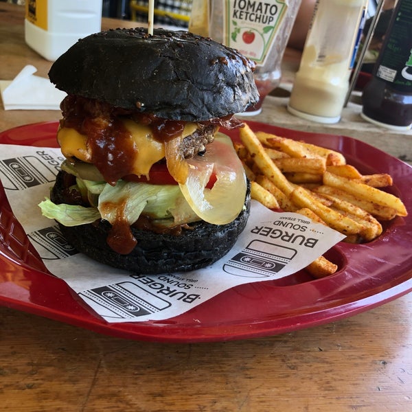 8/24/2020 tarihinde DiLara🧜🏻‍♀️ A.ziyaretçi tarafından Burger Sound Grill Steaks'de çekilen fotoğraf