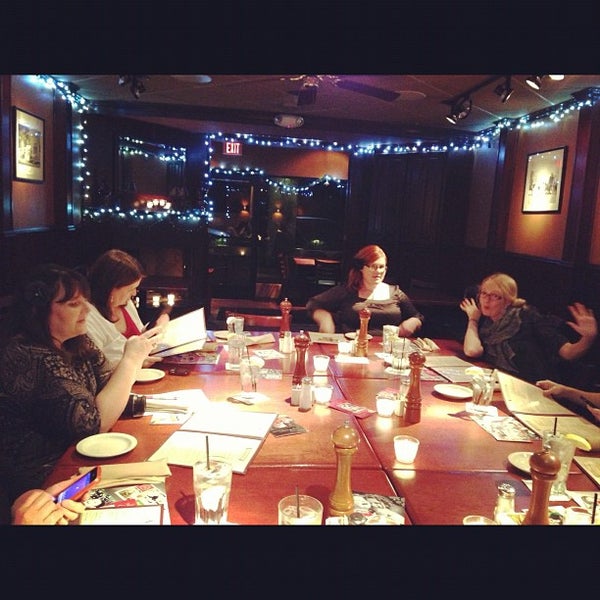 รูปภาพถ่ายที่ Phoenix City Grille โดย Kara H. เมื่อ 11/28/2012