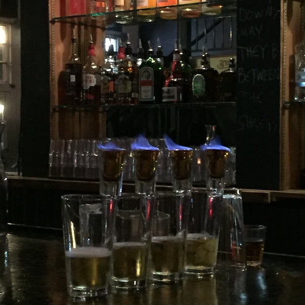 10/14/2016에 Mikita R.님이 Cheers Shot Bar에서 찍은 사진