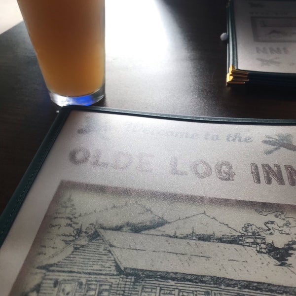 รูปภาพถ่ายที่ Olde Log Inn โดย E B. เมื่อ 6/29/2020