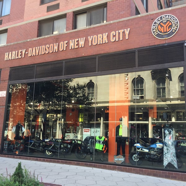 6/12/2016 tarihinde Carl E.ziyaretçi tarafından Harley-Davidson of New York City'de çekilen fotoğraf