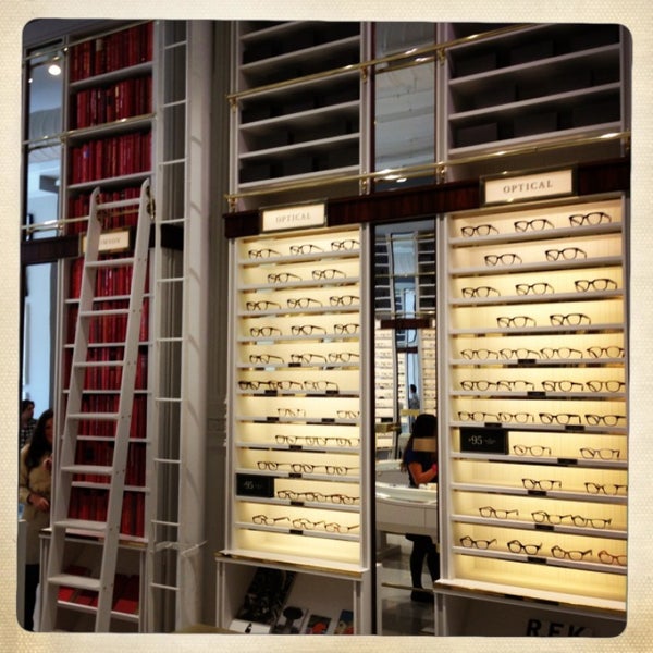 4/20/2013 tarihinde Jonathan P.ziyaretçi tarafından Warby Parker'de çekilen fotoğraf