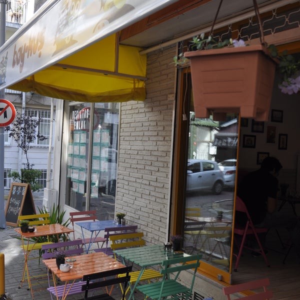 Das Foto wurde bei Bay-Kuş Cafe Kahvaltı von Bay-Kuş Cafe Kahvaltı am 11/9/2014 aufgenommen