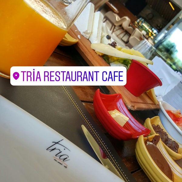 Foto diambil di Tria Restaurant Cafe oleh GüLsüN pada 9/17/2017