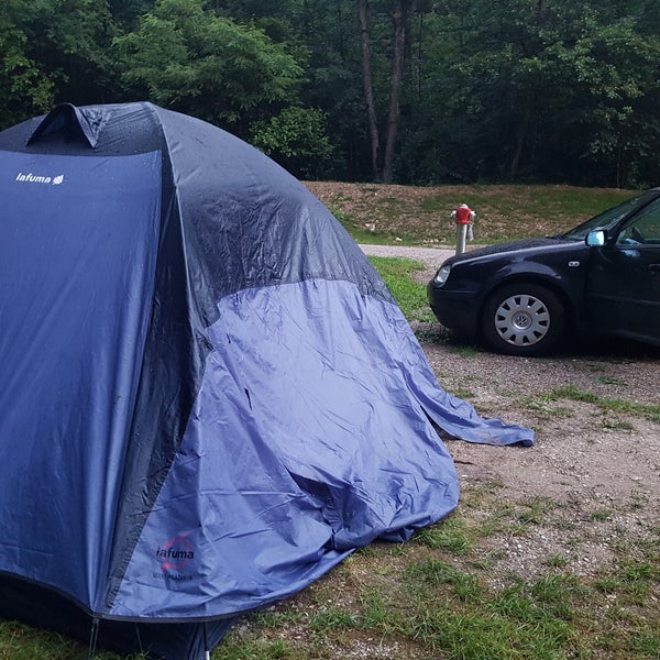 รูปภาพถ่ายที่ Camping Bled โดย Brecht D. เมื่อ 6/21/2017