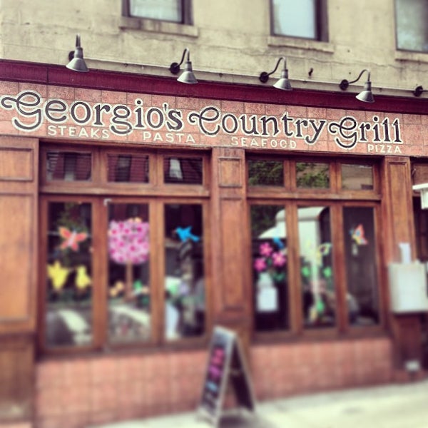 รูปภาพถ่ายที่ Georgio&#39;s Country Grill โดย Danny M. เมื่อ 5/14/2013