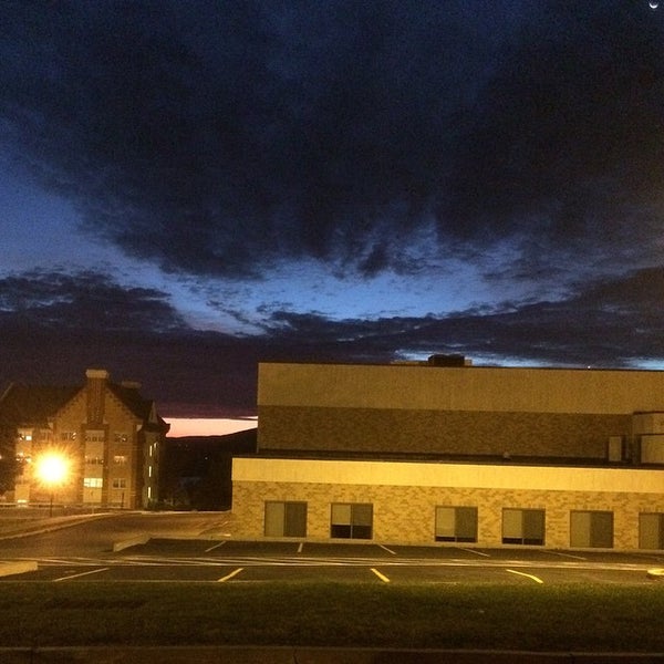 รูปภาพถ่ายที่ Mount Saint Mary College โดย Danny M. เมื่อ 10/20/2014