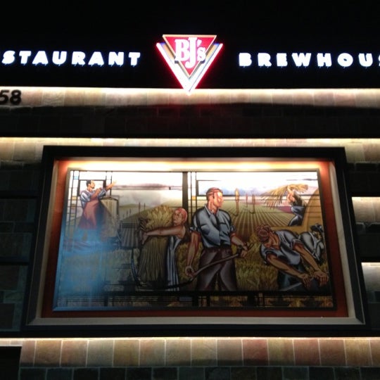 Foto scattata a BJ&#39;s Restaurant &amp; Brewhouse da Phill G. il 11/7/2012