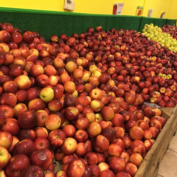 11/17/2016에 Gabrielle T.님이 United Brothers Fruit Markets에서 찍은 사진