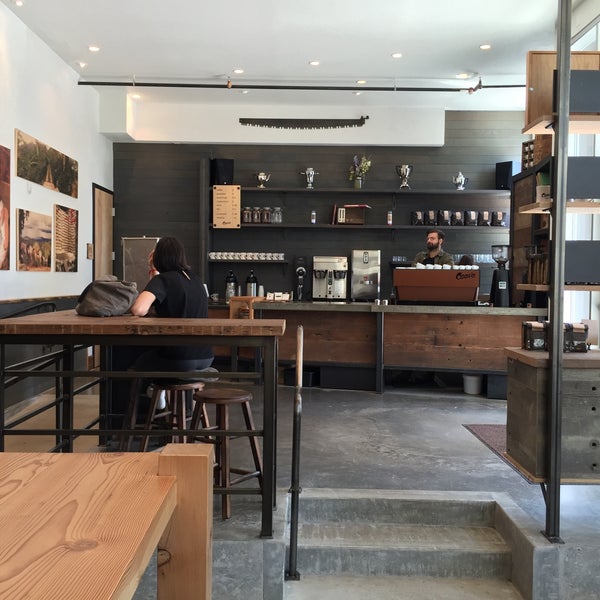 รูปภาพถ่ายที่ Coava Coffee โดย Adam เมื่อ 7/15/2015