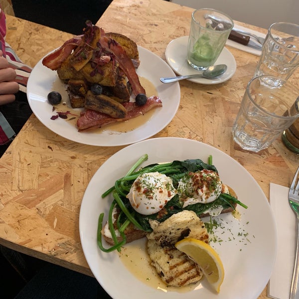 Amazing aussie brunch good - the chilli poached eggs on toast and french toast are top notch
