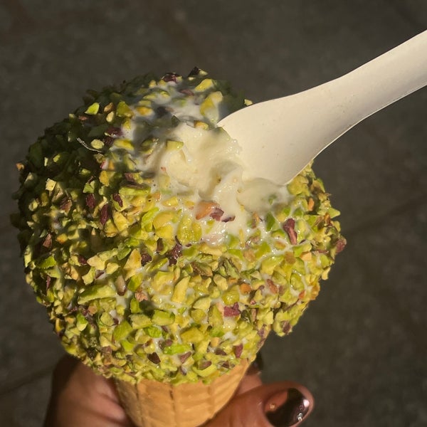 Brilliant ice cream with pistachio all over but don’t go for the special flavour - they give you a tester to tempt you to get that which costs an additional EUR 3!