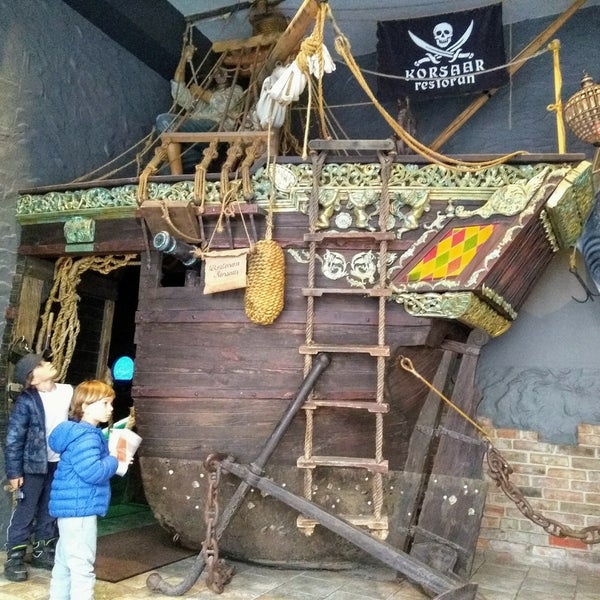 5/2/2018에 Yo님이 Korsaar (Pirate Restaurant)에서 찍은 사진