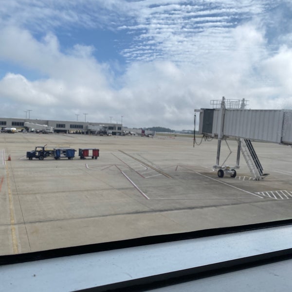รูปภาพถ่ายที่ Piedmont Triad International Airport (GSO) โดย Lauren T. เมื่อ 10/21/2019