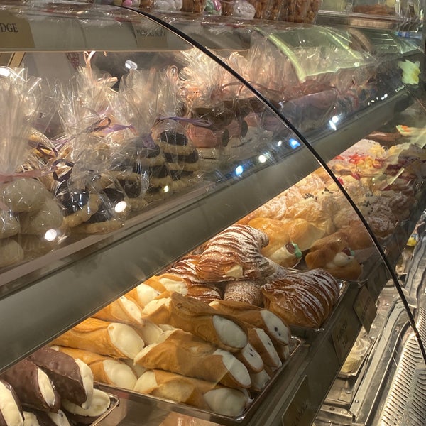 Photo taken at Ferrara Bakery by Martina C. on 9/17/2022